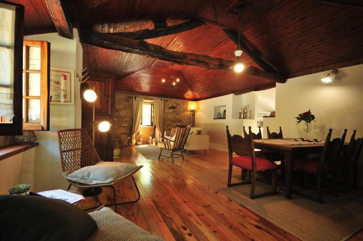 ヴィラ・ノーヴァ・デ・セルヴェイラ Casas De Santiagoヴィラ エクステリア 写真